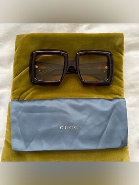 GUCCI GG0783S 002
tortoise shell square sunglasses
